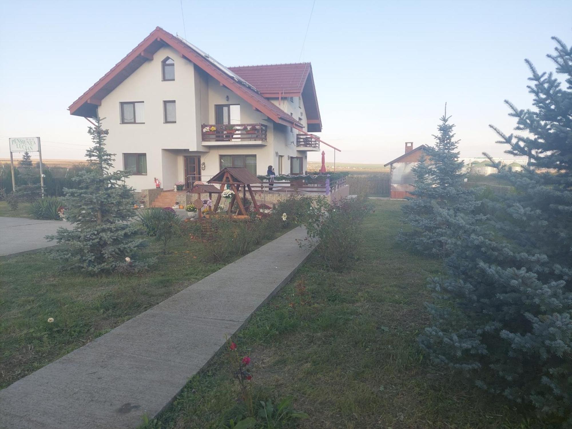 Pensiunea Lucian Baltati Luaran gambar